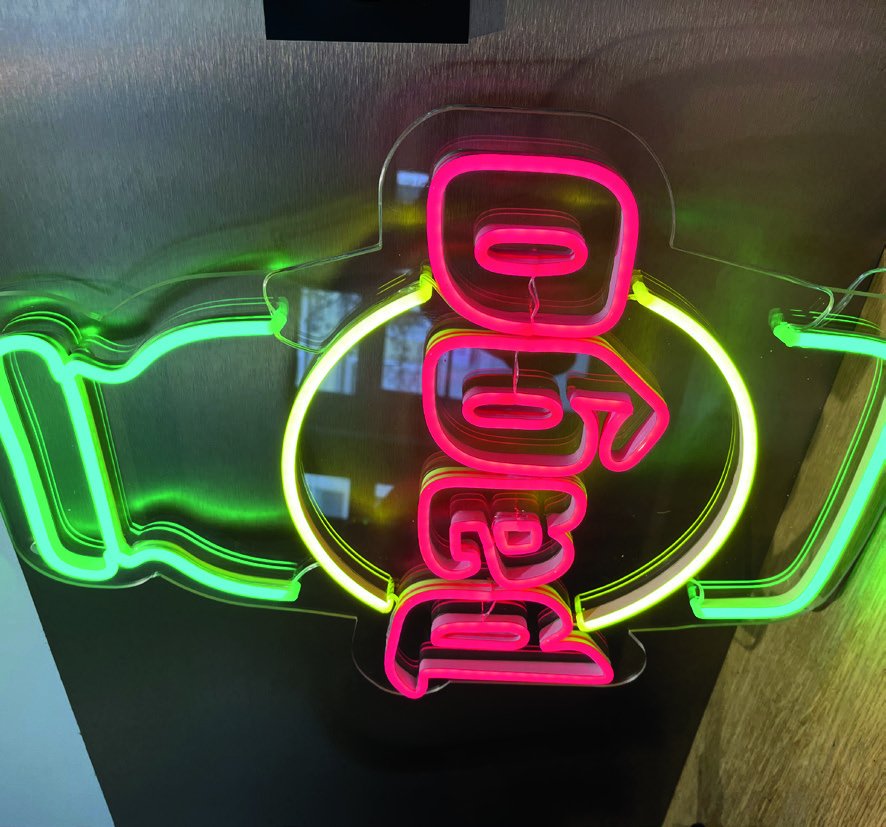 Néon LED flexible multicolore monté sur plexiglas